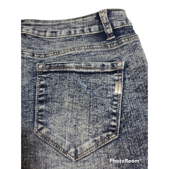1822 Denim | Stone Washed Lightly Distressed Jean Shorts | Size 31 - Picture 4 of 5